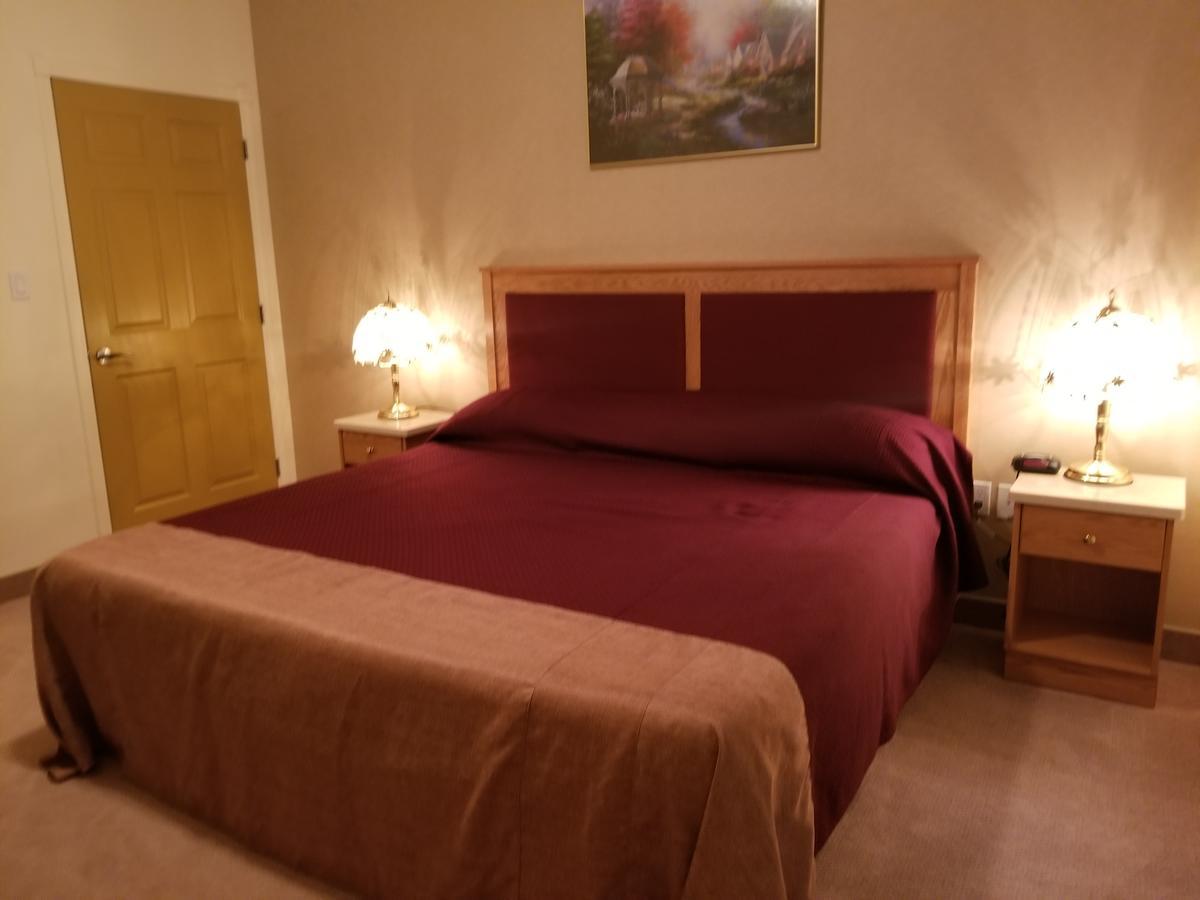 New Imperial Suites Whitecourt Εξωτερικό φωτογραφία
