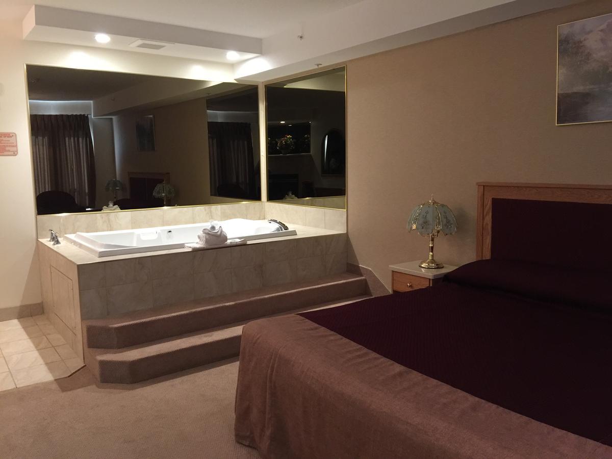 New Imperial Suites Whitecourt Εξωτερικό φωτογραφία