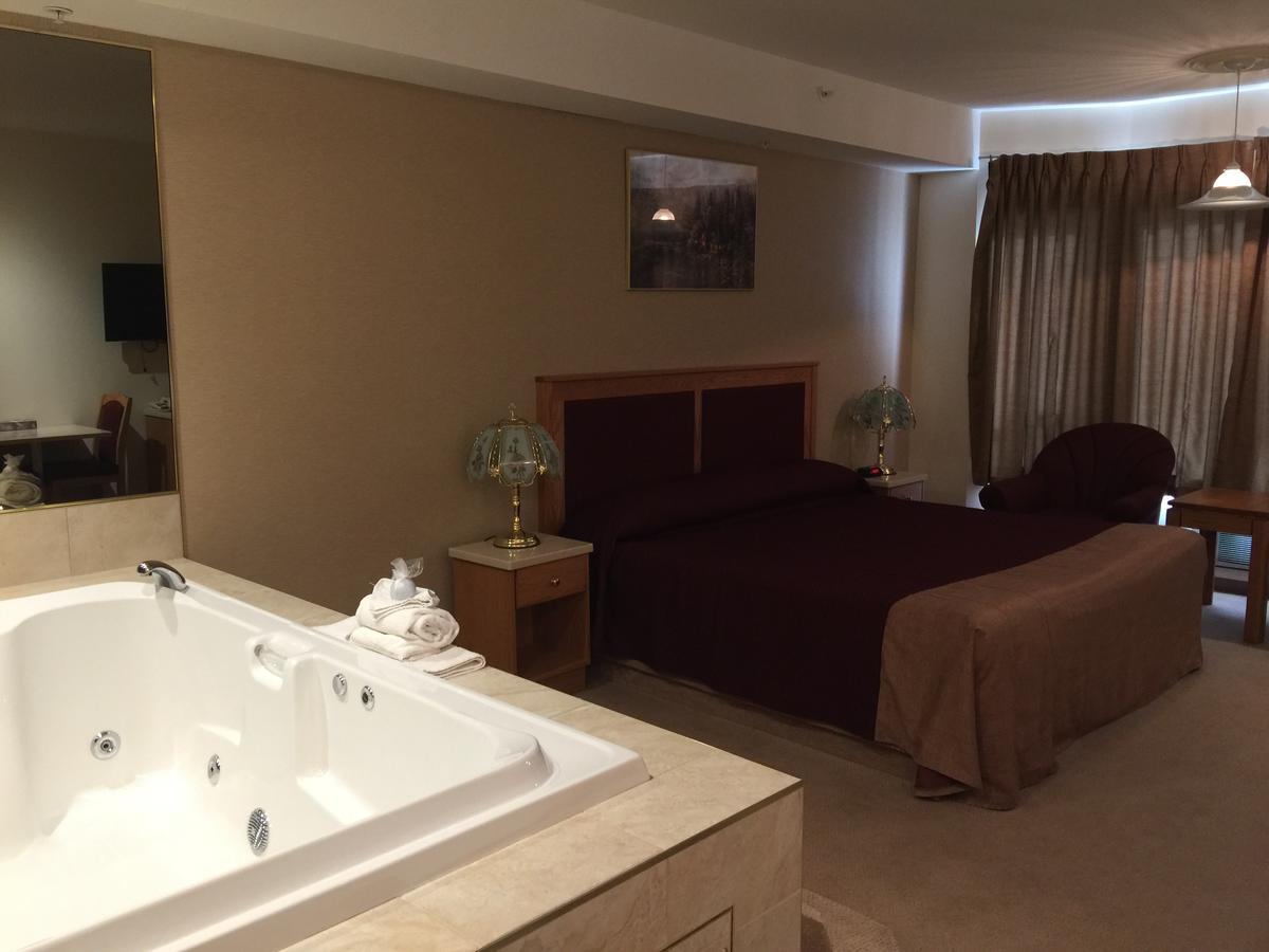 New Imperial Suites Whitecourt Εξωτερικό φωτογραφία